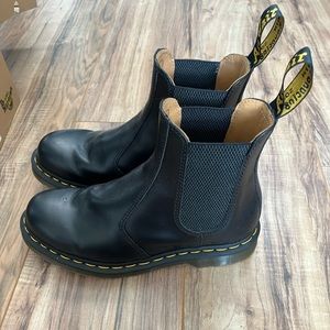 Dr. Martens 2976 Women’s Chelsea Boots